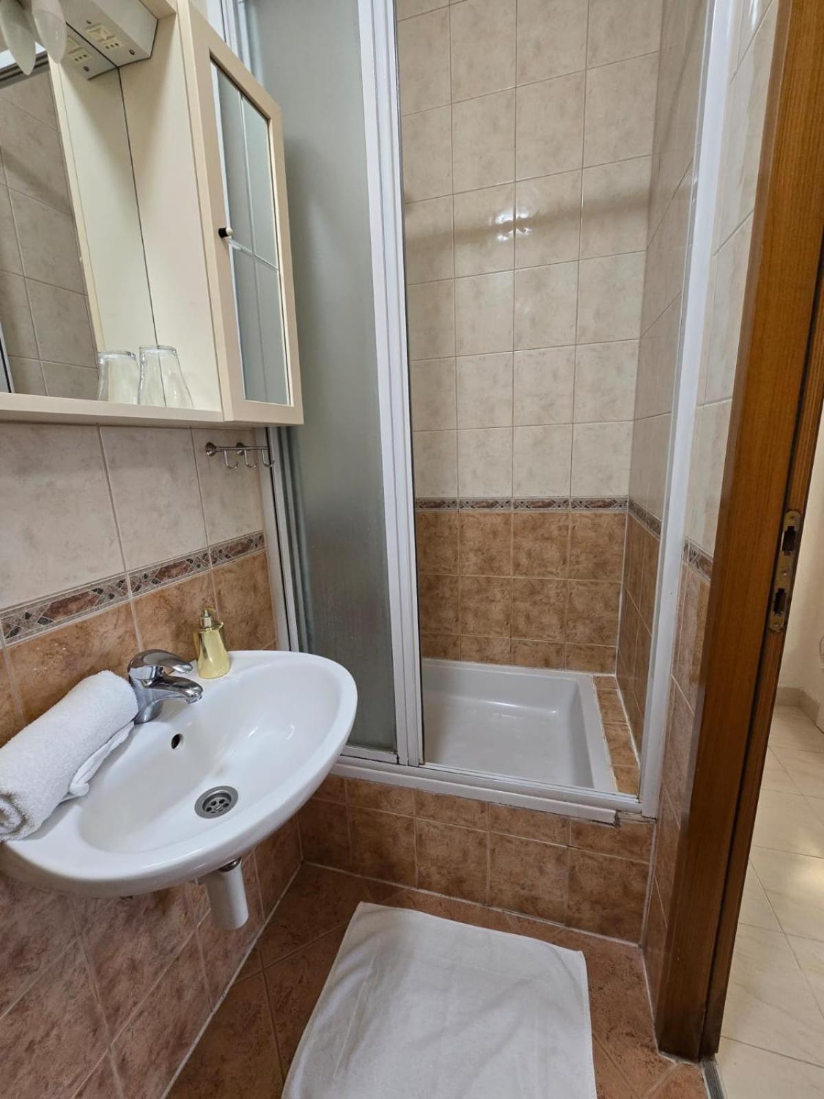 Banjol Apartment Ella מראה חיצוני תמונה